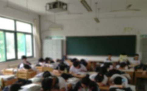 学生午休不睡觉讲话检讨书